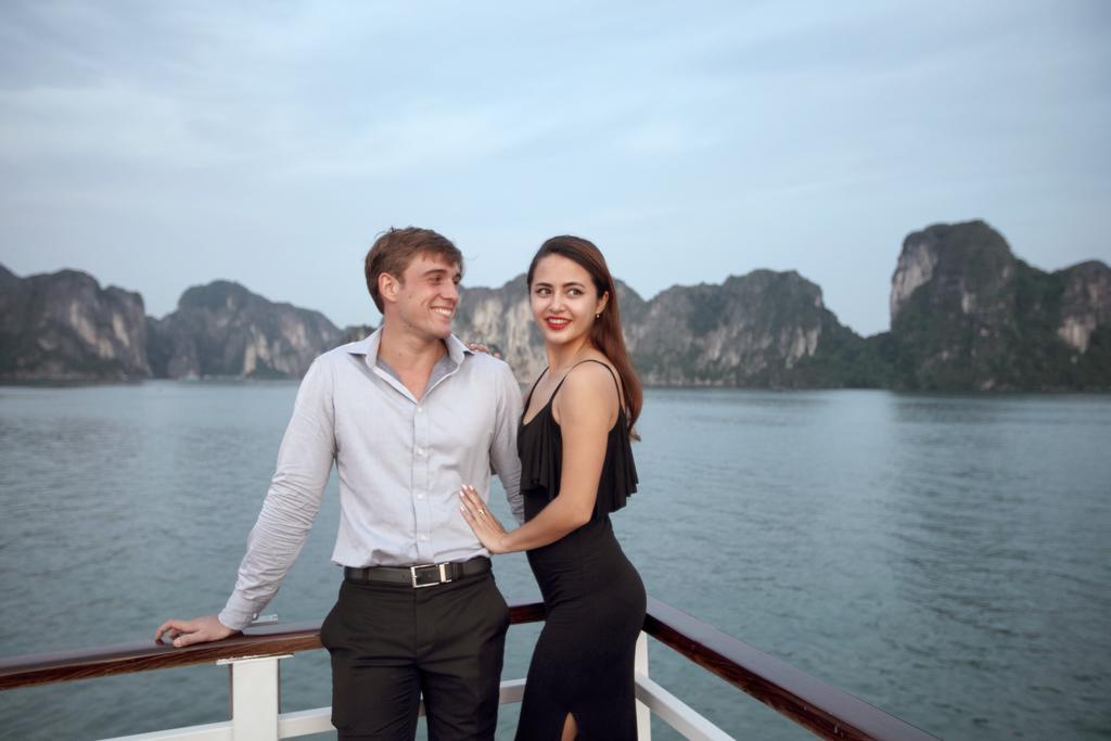 Secret Halong Cruise Otel Ha Long Dış mekan fotoğraf